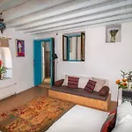 Lilly'S Seaview Apartment