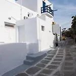 Traditional Split Level House In Mykonos Town