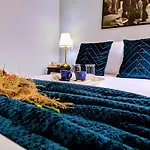 Gloria Apartment