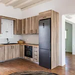 Ryakia Villa, 5 Min Away From Super Paradise Beach