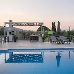 Daisy'S Garden - Villa With Private Pool, Ideal For Large Groups, By Zantewize