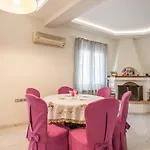 Metropolis Apartment