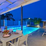 Lea Villa - Brand New Modern Villa!