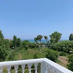 Rosa Seaview Loft