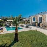 Binios Villa - Private Pool, Walking Distance From The Beach