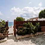 Floreika Studio By The Sea