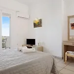 Yiannis Studio 5