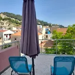 Bright Top Floor Apartment!