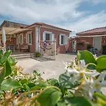 Dora'S Tsilivi Beach House A By 