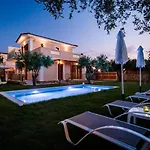 Fiorita-Levada Luxury Villas