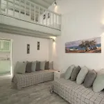 Anna'S House
