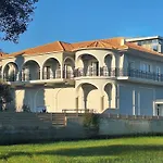 Villa Iama