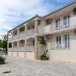 Tsolakis Studios & Apartments