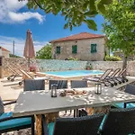 Villa Callisto- Elegant Restored Villa With Pool