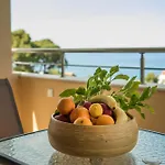 Akrotiri Sea View Suites