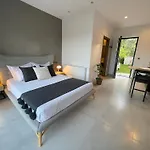 Polyxeni Suites