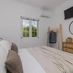 Swan Apartment 3