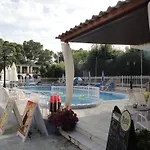 Tsolakis Studios & Apartments
