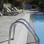 Vienoula'S Garden Hotel