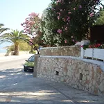 Elena'S Seafront Deluxe Studios