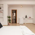 C'Est La Vie Rooms And Suites
