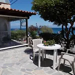 Elena'S Seafront Deluxe Studios