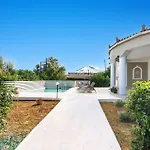 Villa Meredith By Villa Plus