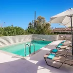 Villa Meredith By Villa Plus
