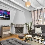 Dennis City Center Elegant Apartment