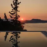 Bardo Villa, Endless Blue With Heated Pool, By Thinkvilla