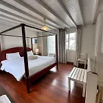 Le Coq Apartments