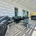 Seaview & Jacuzzi Summer Residence