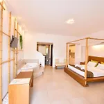 Queen Boutique Suites