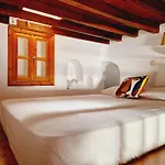 Bright & Relaxing Loft With Attic Room In The Heart Of Mykonos City
