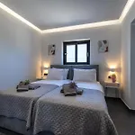 Μr & Μrs Grey Villas
