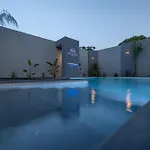 Μr & Μrs Grey Villas