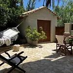 Sunny Garden Apartment