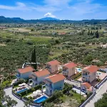 Villa Riza Sky By Villa Plus