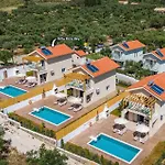 Villa Riza Sky By Villa Plus