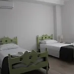 Yolanda 'S House