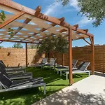 Villa Erato Family