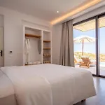 Theros Luxury Suites