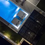 Xenia, Relaxing Pool Villa