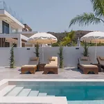 Villa Infinity Theo