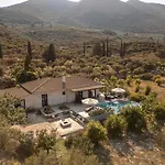 Yliessa - Luxury Pool Villa Surrounded By Nature
