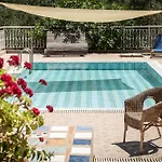 Botonis Houses - Modern Villas, Timeless Beauty