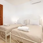 Tumeremos Holiday Apartment For 8 People, Private Bbq Area