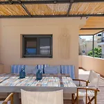 Elegant City Apartment - 250M From Solomos Square