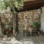 Orama Stone Apartments - Authentic Hospitality In A Historical Location, By Zantewize