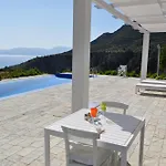 Villa Luxueuse Avec Splendide Vue Mer Et Piscine
